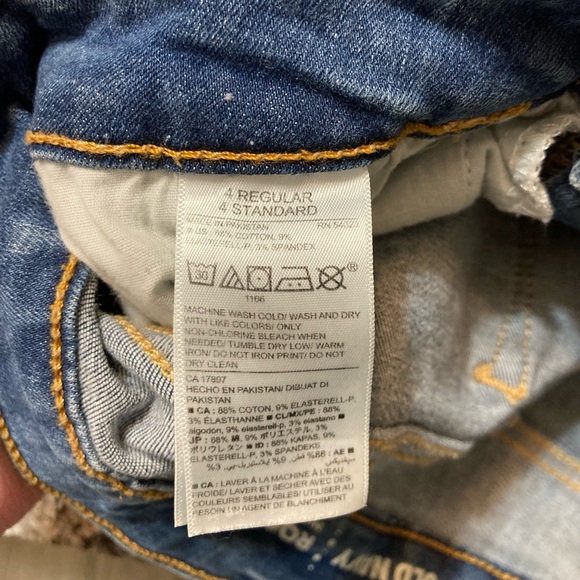 Old Navy Rockstar Mis Rise Jeans - Picture 5 of 5